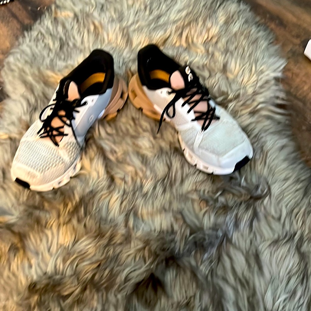 ON CLOUD WOMEN’S SNEAKERS